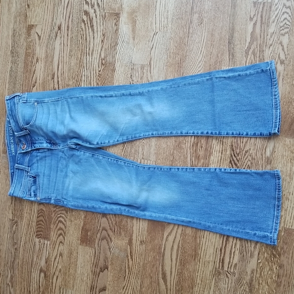 (4) American Eagle Light Wash Kick Boot Super Stretch Extra Short Jeans - Picture 3 of 11